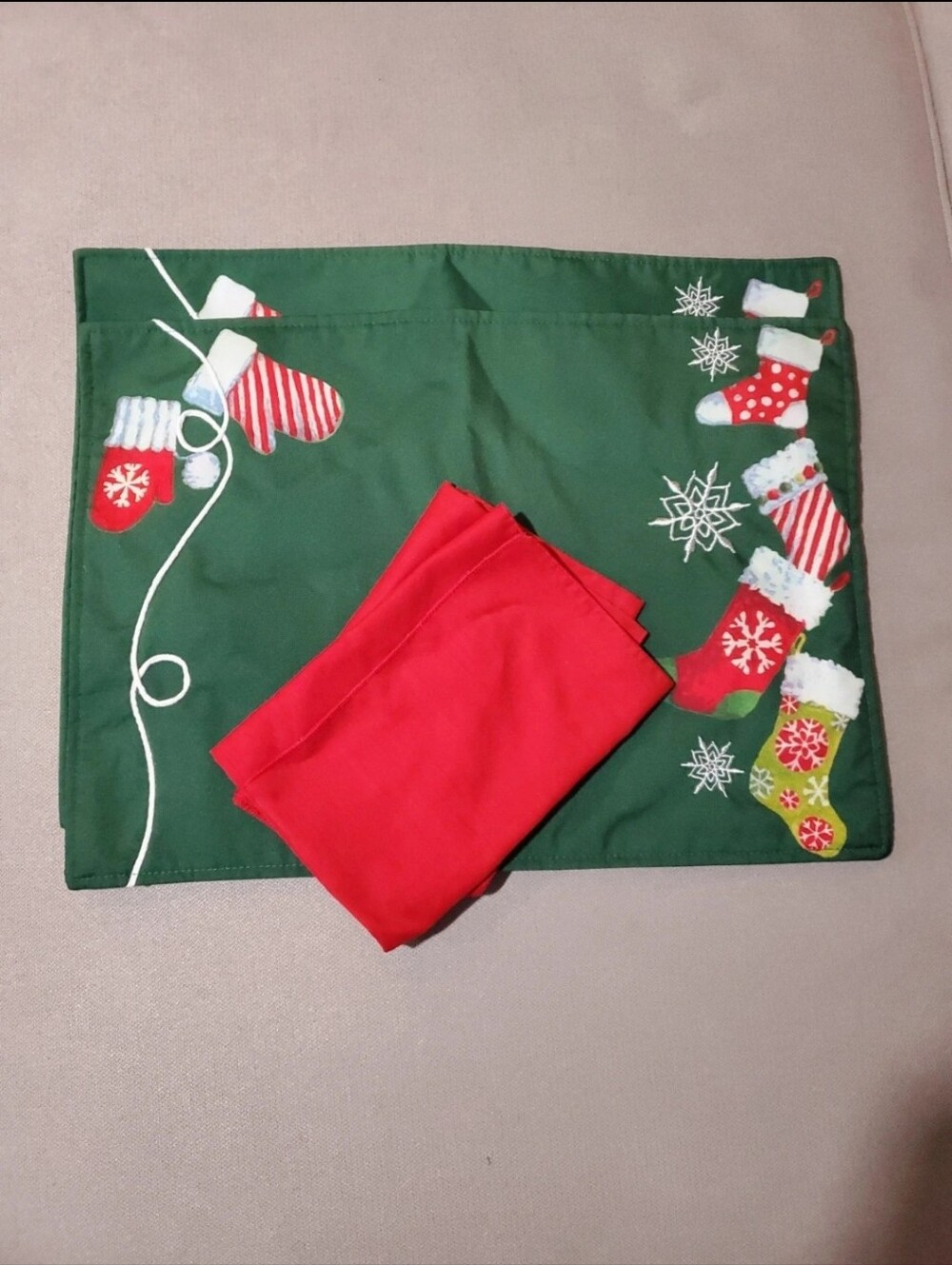 Vintage Christmas Placemat and Napkin Set